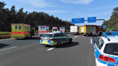 Verkehrsunfall mit Eingeklemmten - BAB 9, AS Beelitz-Heilstätten Richtung AD Potsdam